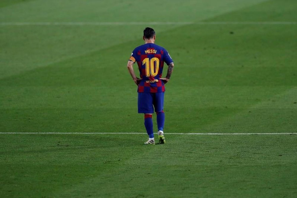 10-man Osasuna beat below par Barcelona in a frustrating night for Messi . EFE