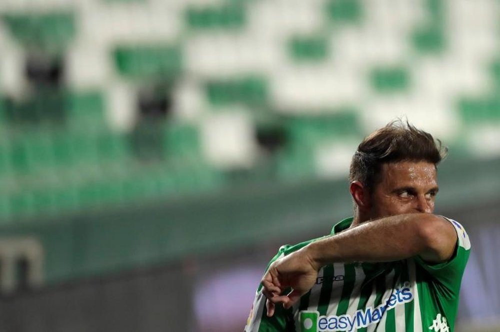 Al Betis no se le da nada bien jugar y ganar tras un parón por selecciones. EFE/Julio Muñoz