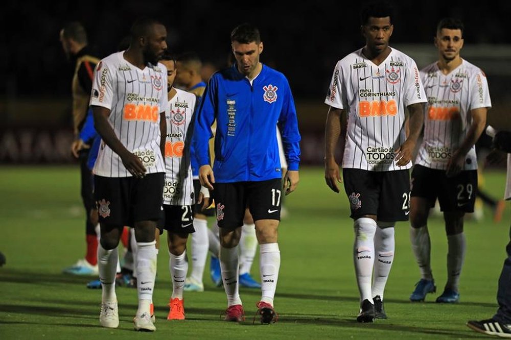 Corinthians tem 15 pontos conquistados em 15 partidas disputadas. EFE/José Jácome/Arquivo