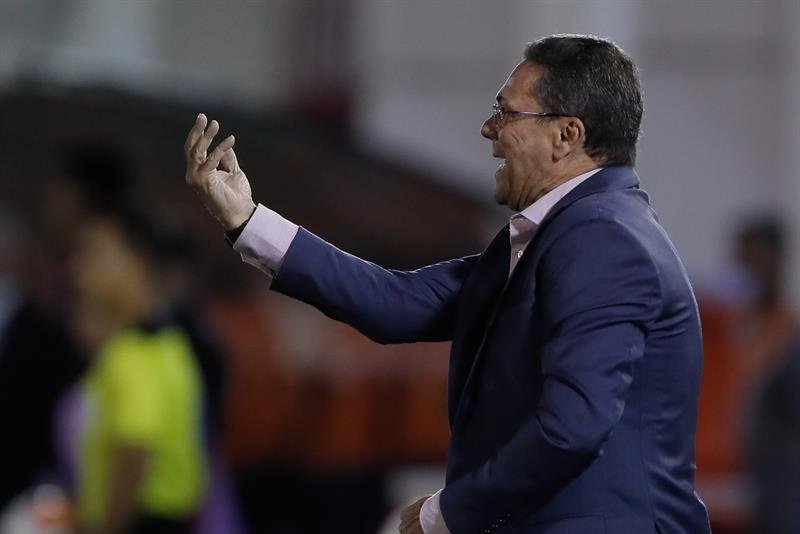 Luxemburgo comentou sobre estilo de jogo desejado pelo Palmeiras. EFE/Juan Ignacio Roncoroni/Arquivo