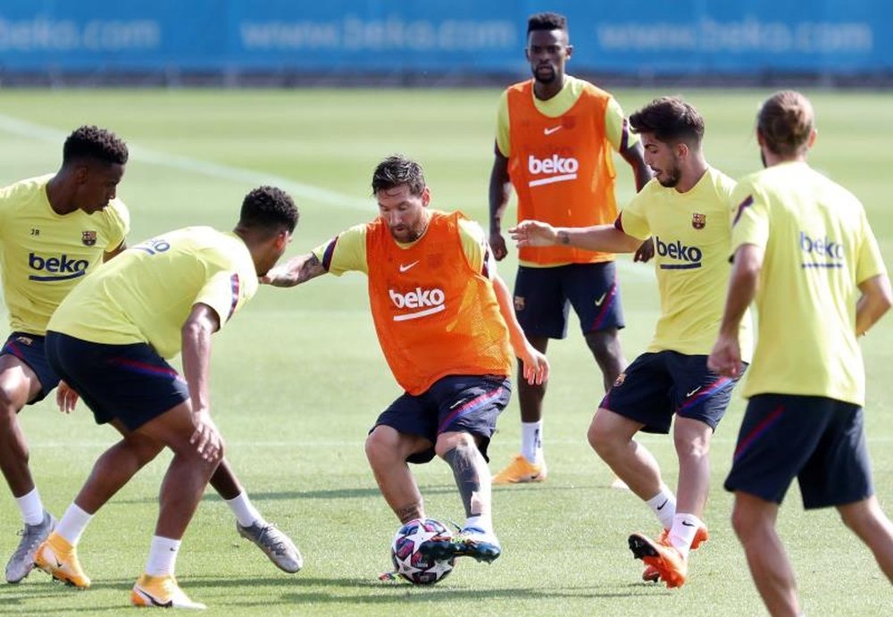Messi treinou sem proteções no tornozelo. EFE