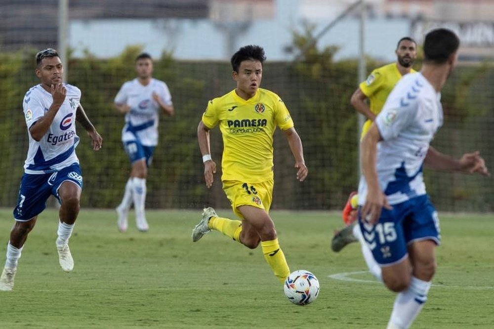 Takefusa Kubo ainda não conquistou seu espaço no Villarreal. EFE/Marcial Guillén