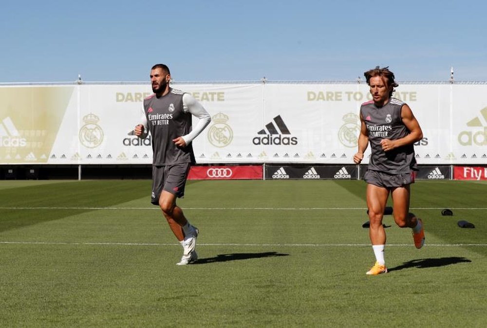 Benzema e Modric participaram do segundo dia de trabalhos do Real Madrid. EFE/ Real Madrid