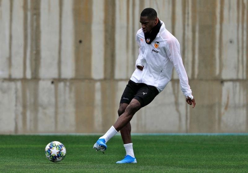 Kondogbia is key. EFE