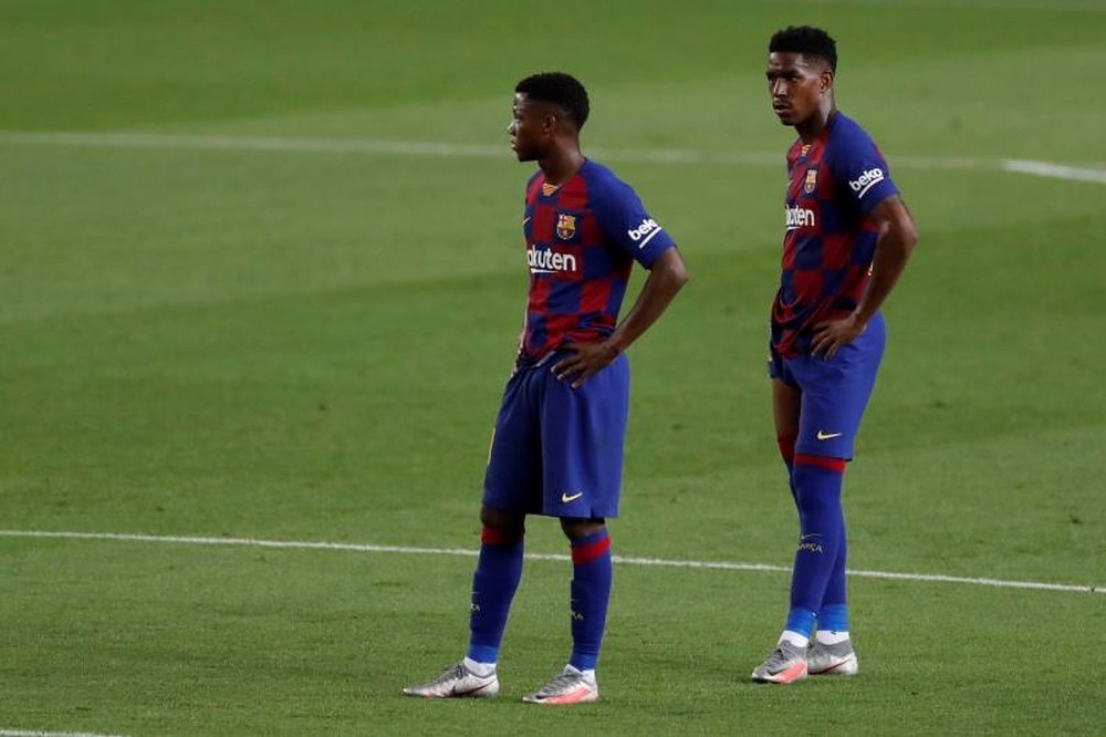 Junior Firpo no ve con muy buenos ojos salir del Barcelona. EFE