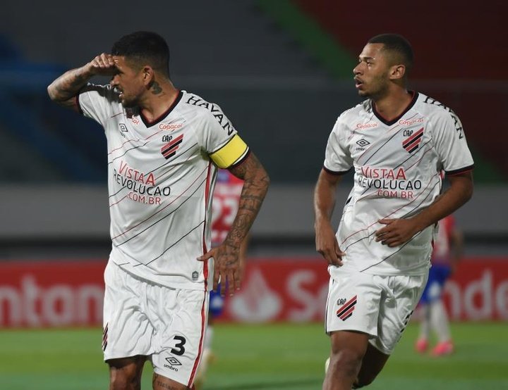 Herói do Athletico na volta da Libertadores, Walter superou desafios para reencontrar o gol