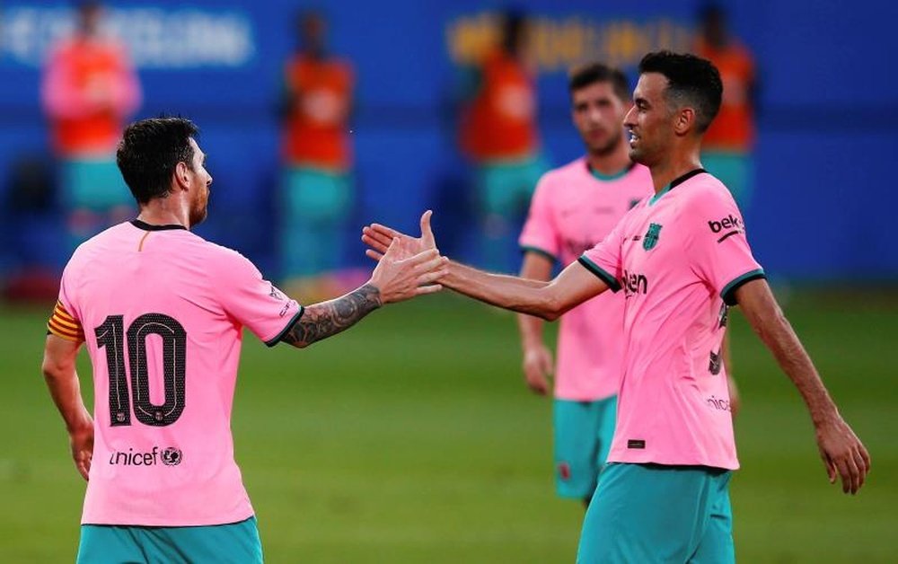 Neville dreaming of seeing this image again, but at Inter Miami. EFE