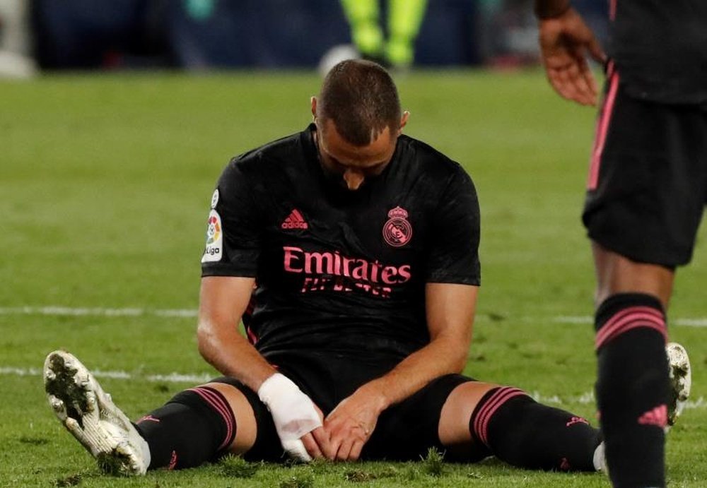 Martín Vázquez came to Benzema's defence. EFE/Javier Etxezzareta
