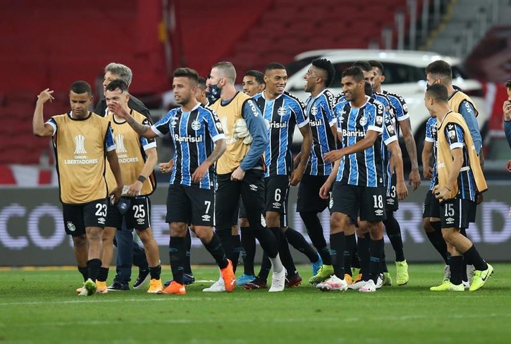 Grêmio está repassando o meia Thaciano e o volante Lucas Araújo para o Bahia. EFE/Buda Mendes