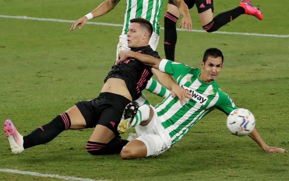 Mandi no renovará con el Betis. EFE/Julio Muñoz