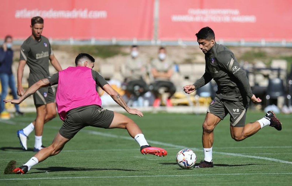 Suárez treina com o foco no Huesca. EFE/ ATLETICODEMADRID.COM