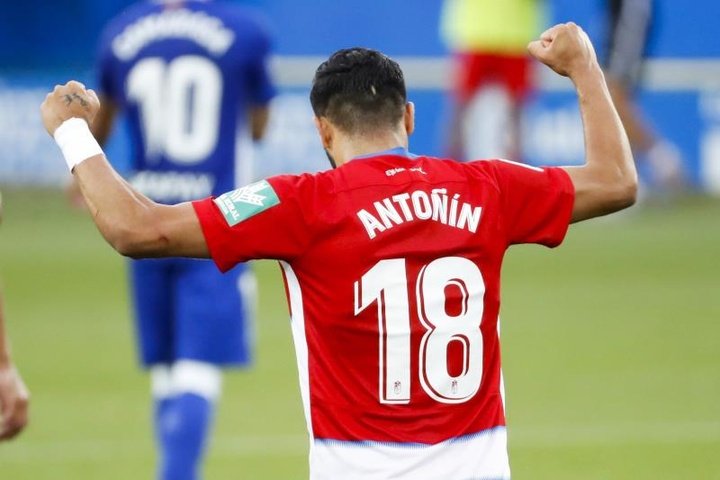 El Granada anunció la cesión de Antoñín al Anorthosis Famagusta