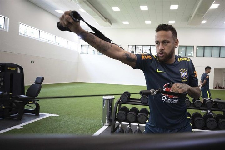 Neymar, a única dúvida para a estreia nas Eliminatórias
