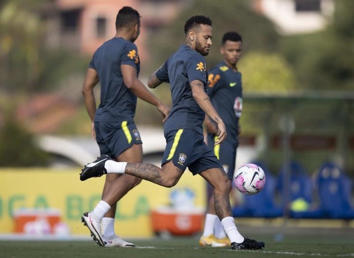 Neymar doubtful for Brazil's World Cup qualifier with back injury