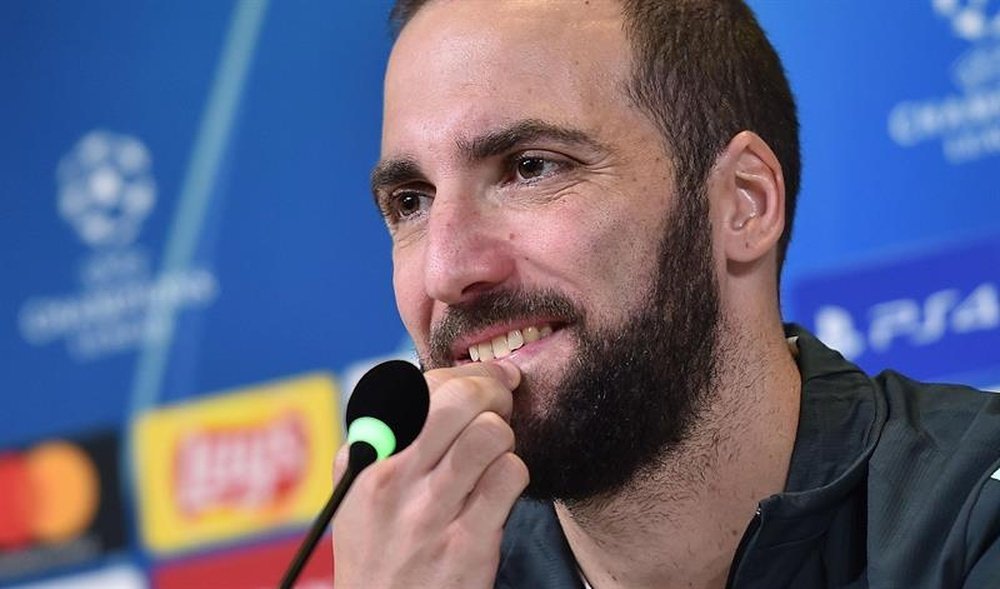 Higuaín elogia seu irmão e Riquelme. EFE/EPA/ALESSANDRO DI MARCO