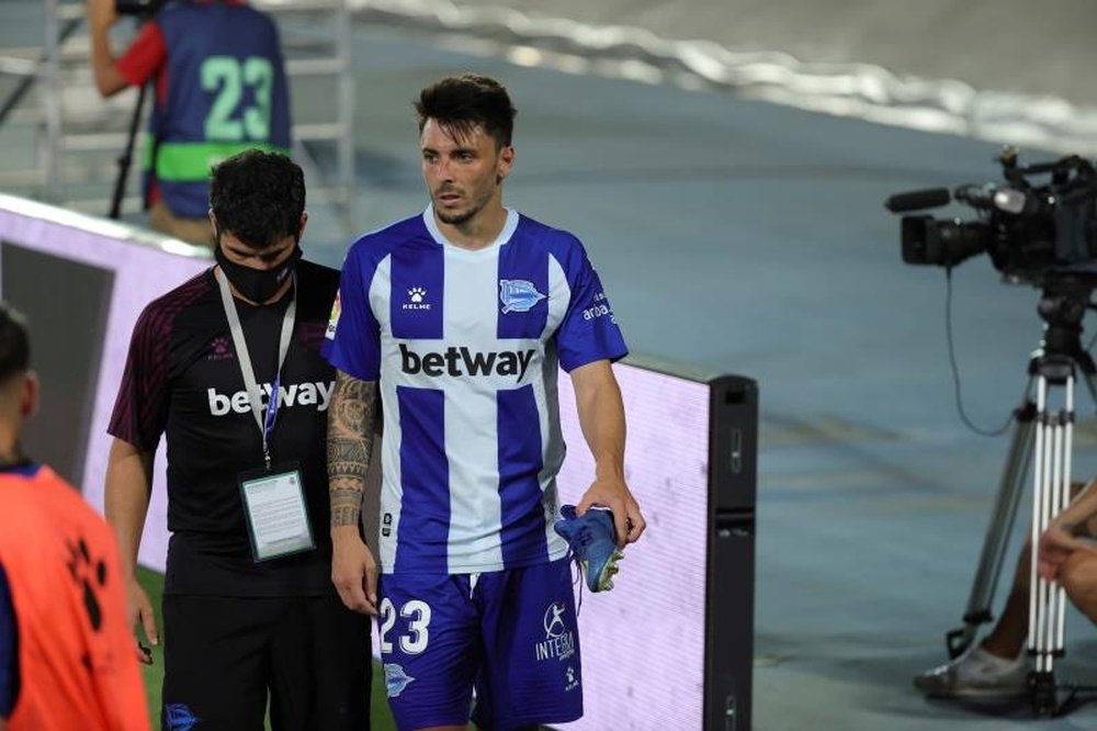 Ximo Navarro, lesionado ante el Barcelona. EFE
