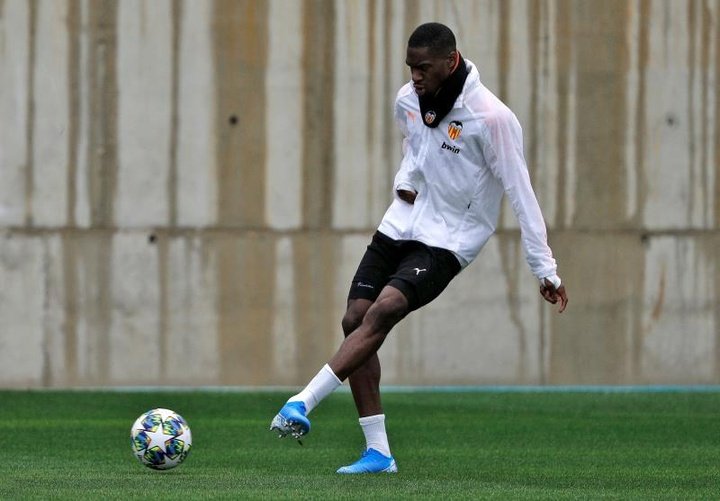Kondogbia didn't train with Valencia and Atleti are awaiting him