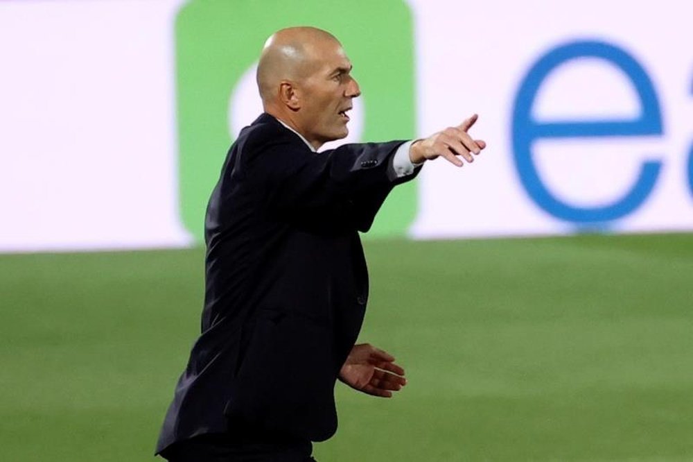 Zinedine Zidane spoke to the squad to lift their spirits. EFE