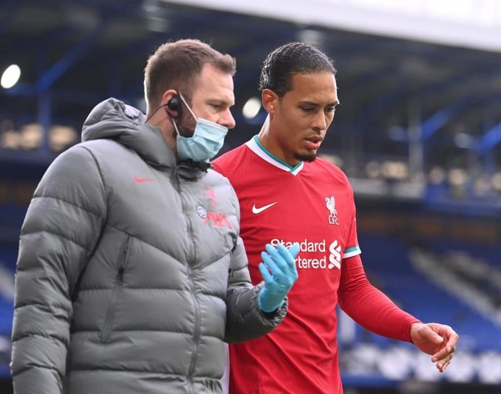 Van Dijk was on the end of a criminal challenge by Pickford. EFE