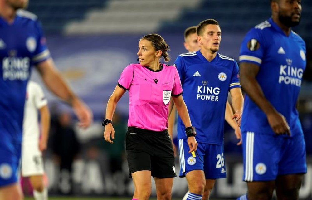 Stephanie Frappart became the first woman to do a Europa League match. EFE