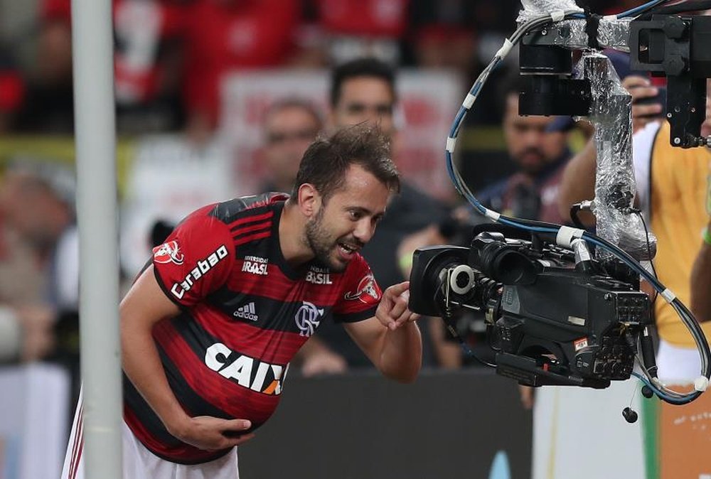Éverton Ribeiro, goleador e protagonista no Flamengo. EFE/Marcelo Sayão