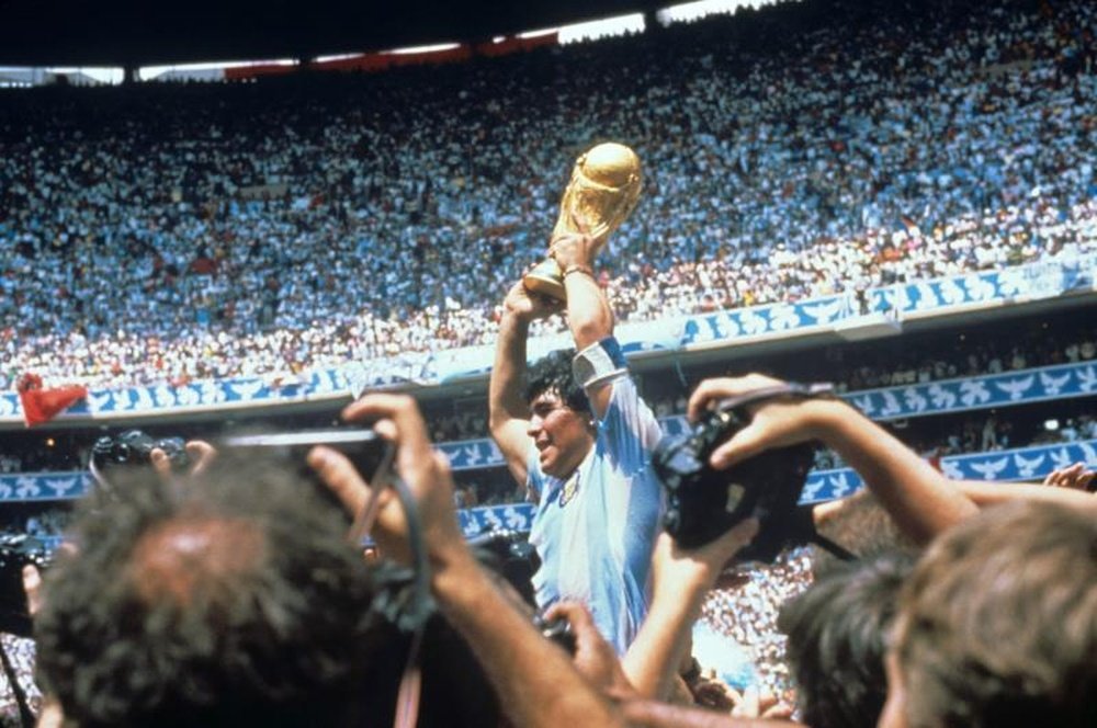 Le monde du sport rend hommage à Diego Maradona. efe
