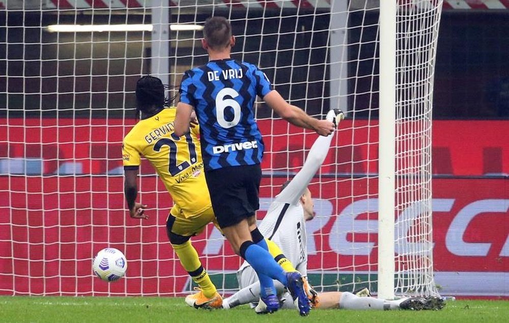 Inter chegou a perder por 2 a 0, mas correu atrás do prejuízo.  EFE/EPA/MATTEO BAZZI
