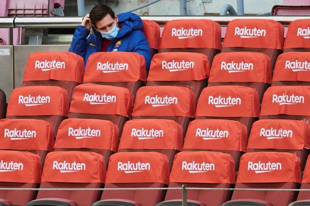 Messi, goal king in La Liga on the pitch... and on the bench. EFE