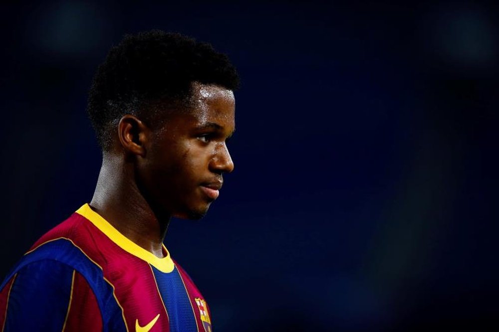 Ansu Fati heredó el '10' tras la salida de Lionel Messi. EFE