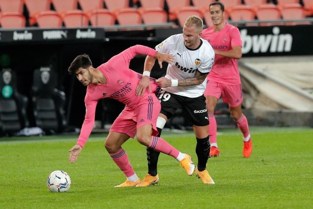 Playing in pink brings Real Madrid bad luck. EFE