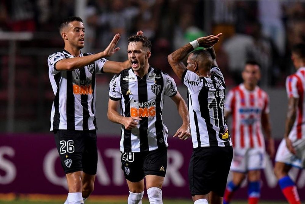 Atlético Mineiro se mantiene en el liderato. EFE
