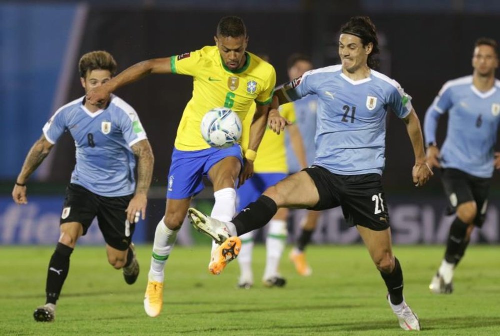 Brasil transforma el barro de Uruguay en arenas movedizas. EFE