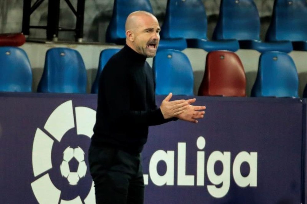 Paco López's job is at risk. EFE
