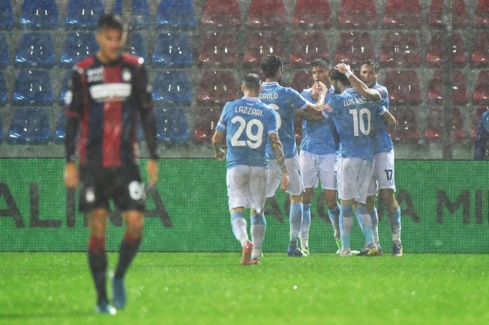 La Lazio olvida el 'caso Luis Alberto' con tres puntos bajo el agua. EFE/Carmelo Imbesi
