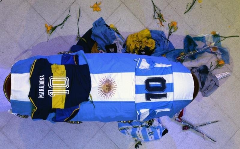 Repulsa en el mundo tras la filtración de unas fotos de Maradona en su lecho de muerte. EFE