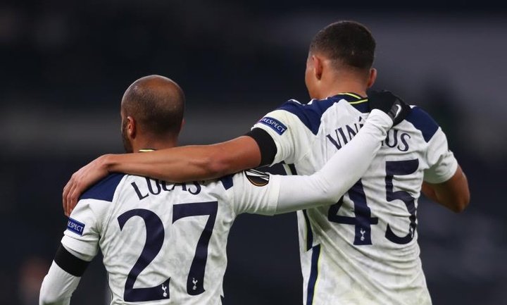 VÍDEO: Carlos Vinícius marca duas vezes para o Tottenham na Europa League