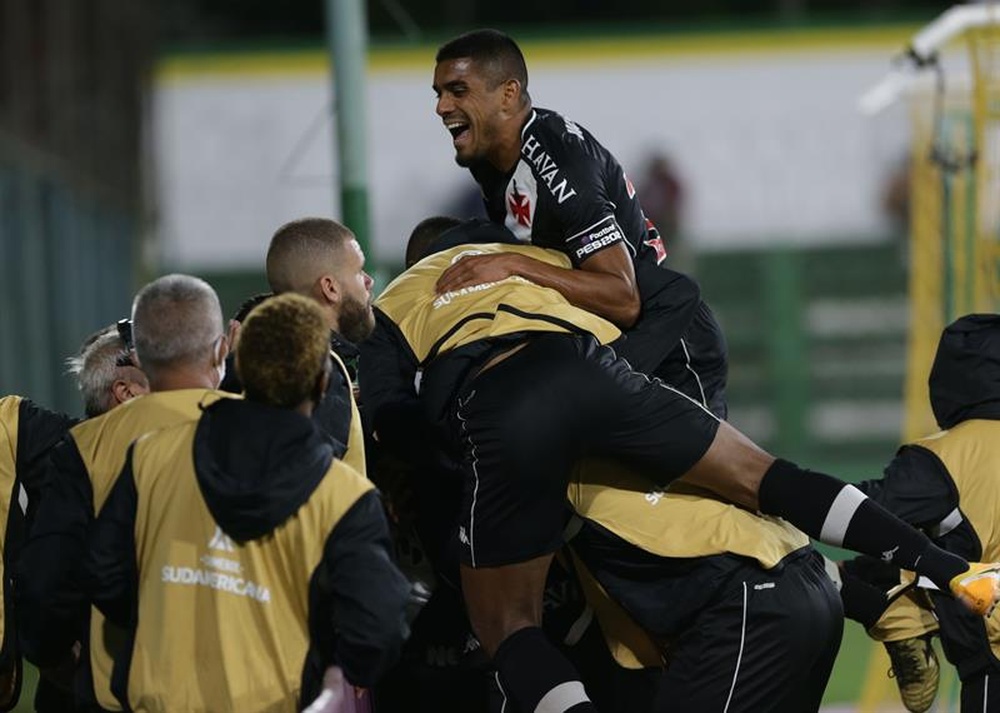 Prováveis escalações de Vasco e Botafogo. AFP