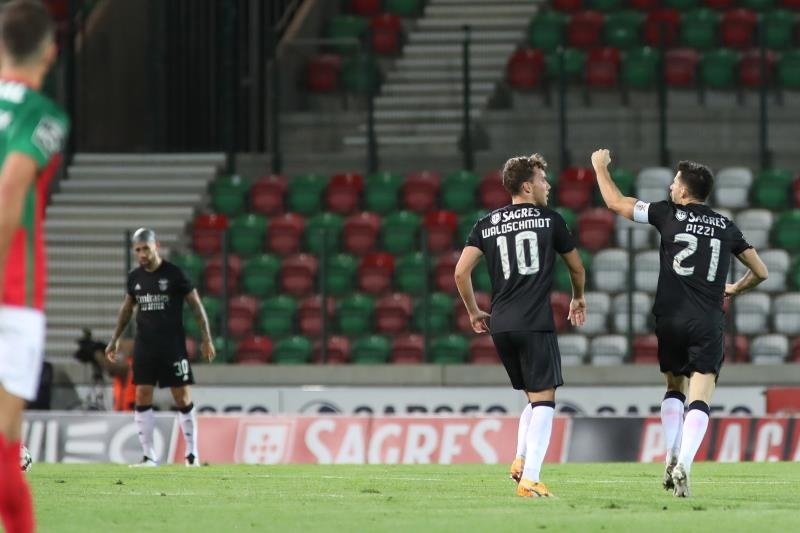 El Benfica cumple con sufrimiento