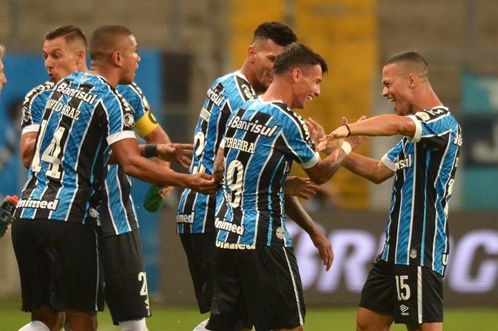 Gremio venció 2-5 ante Botafogo. EFE