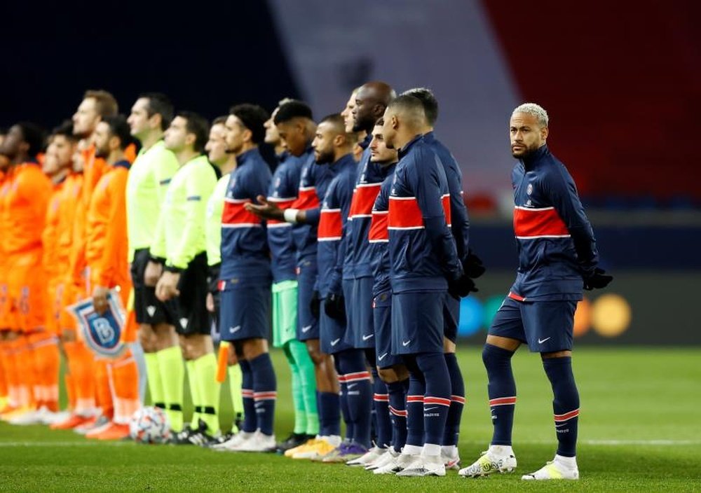 PSG-Istanbul had to be postponed due to an alleged racist incident. EFE