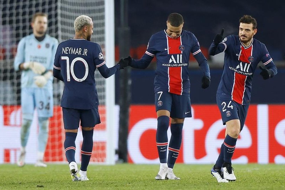 Un Neymar de gala offre la première place du groupe au PSG. goal