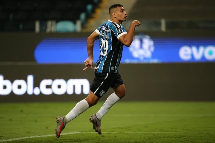 Diego Souza lamenta gol anulado, mas vê Grêmio vivo na Libertadores