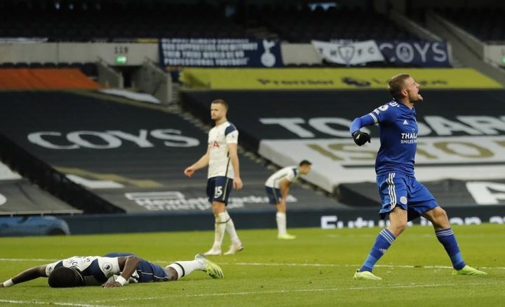Leicester ultrapassa o Tottenham com vitória em Londres