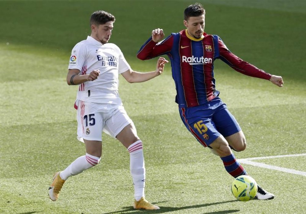 Lenglet will have to reduce his salary if he wants to stay at Barca. EFE
