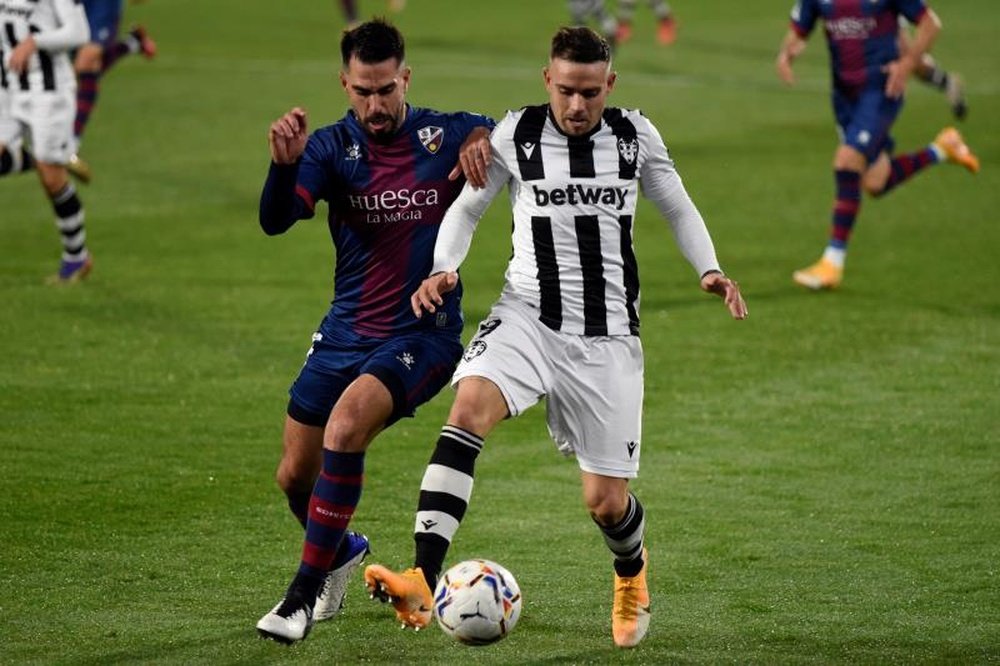 Insua completó un entrenamiento completo tras cinco meses de lesión. EFE