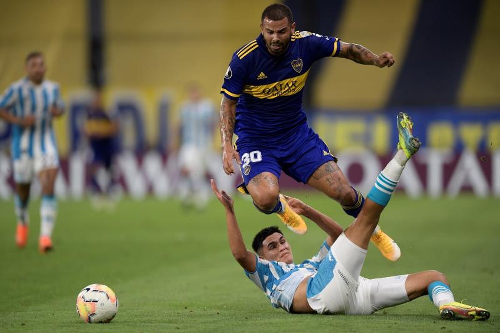 Advíncula y Cardona estarán contra Gimnasia La Plata. EFE