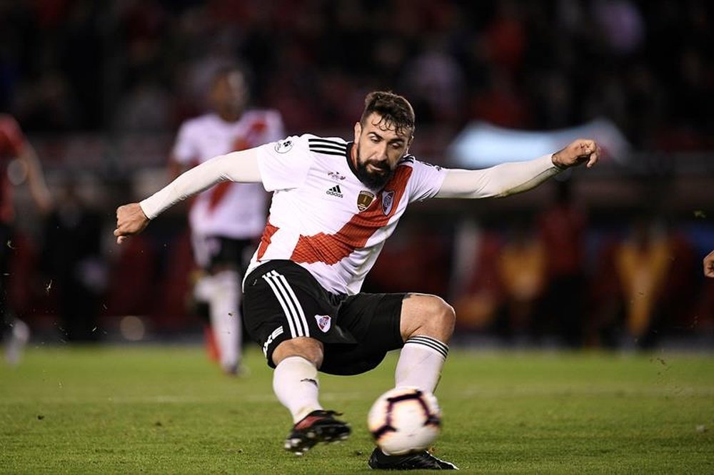 La terrible fracture de Pratto contre l'Ajax. EFE/Matías Gabriel Napoli/Archive