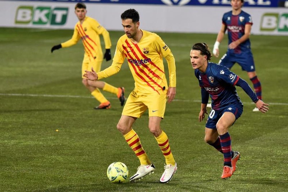 Las posibles alineaciones del Barcelona-SD Huesca. EFE