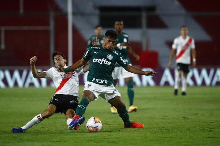 Gabriel Menino “adulto” desestabilizou o River e comandou o Palmeiras