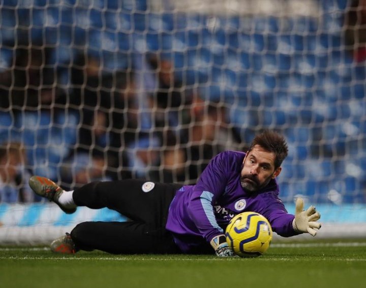 Scott Carson renews another year at City
